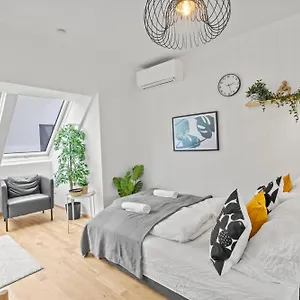  شقة 1 Min To Public Transport - 3 Min To Supermarket And Pharmacy - On-site Parking For 19,90 Eur
